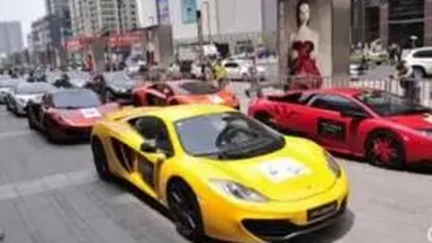 黄金海岸七楼东户三室两厅首次出租，租金13000元，家具齐全即住，抢租从速！