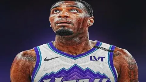 “亚冬会男子500米速度滑冰颁奖仪式”